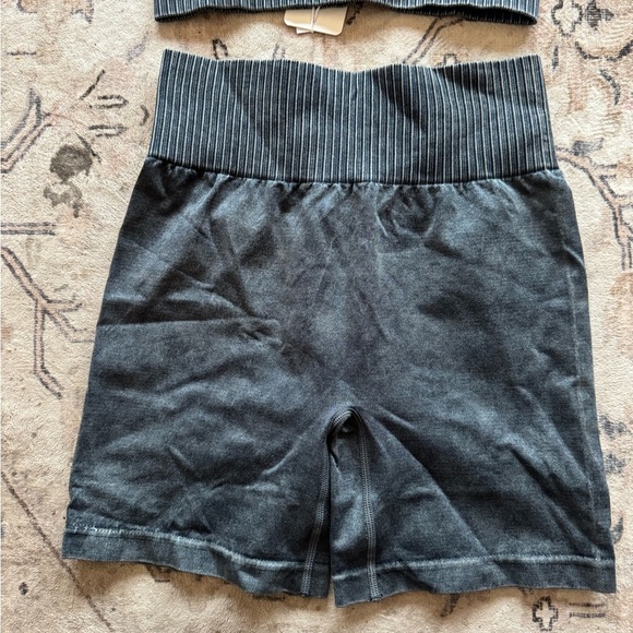 Charcoal sports bra and bike shorts set for Active Performance - Picture 3 of 8